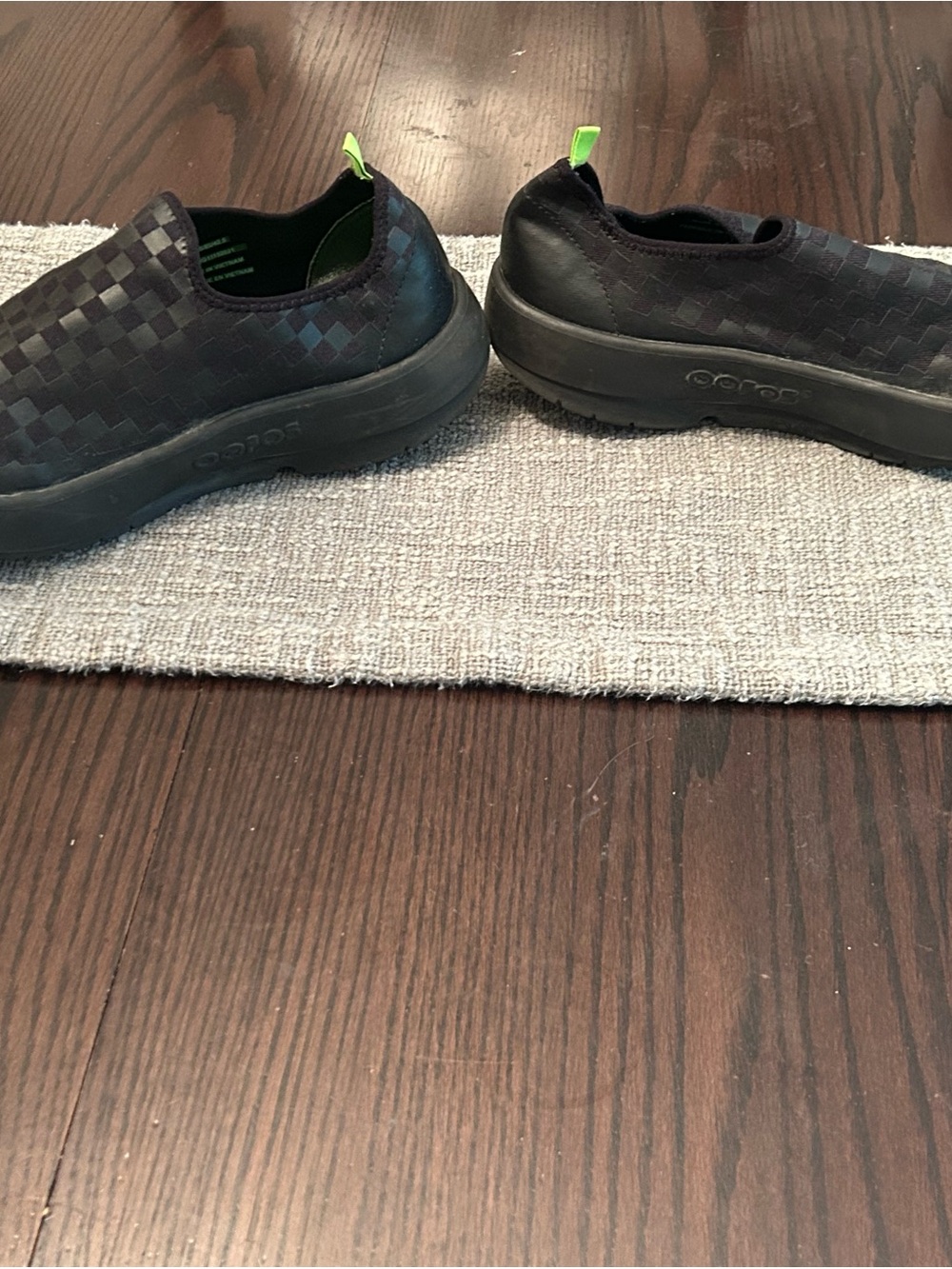 Oofos Oomg OOMG11152021 Eezee Mens Size 9.5 Black Checkered Slip On Sneakers - Picture 3 of 5